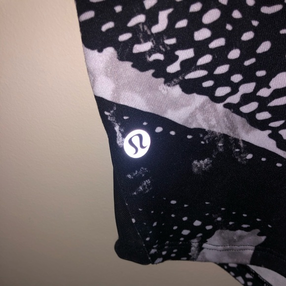 Black and white patterned Lululemon top - Picture 4 of 4